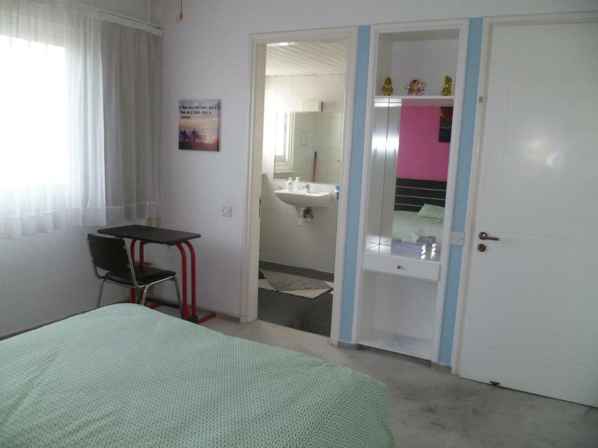 Double Room With Ensuite Bathroom At Datacom Building ニコシア エクステリア 写真